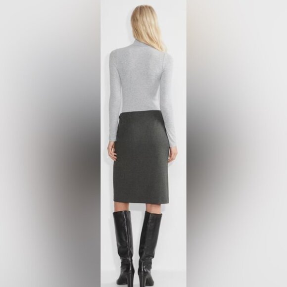 Aritzia Wilfred Only TurtleneckBody-hugging ribbed turtleneck Maroon - Picture 6 of 8